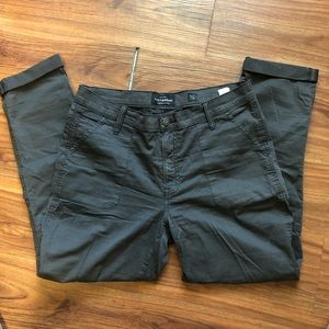BRAND NEW, worn once Lucky Brand Capris